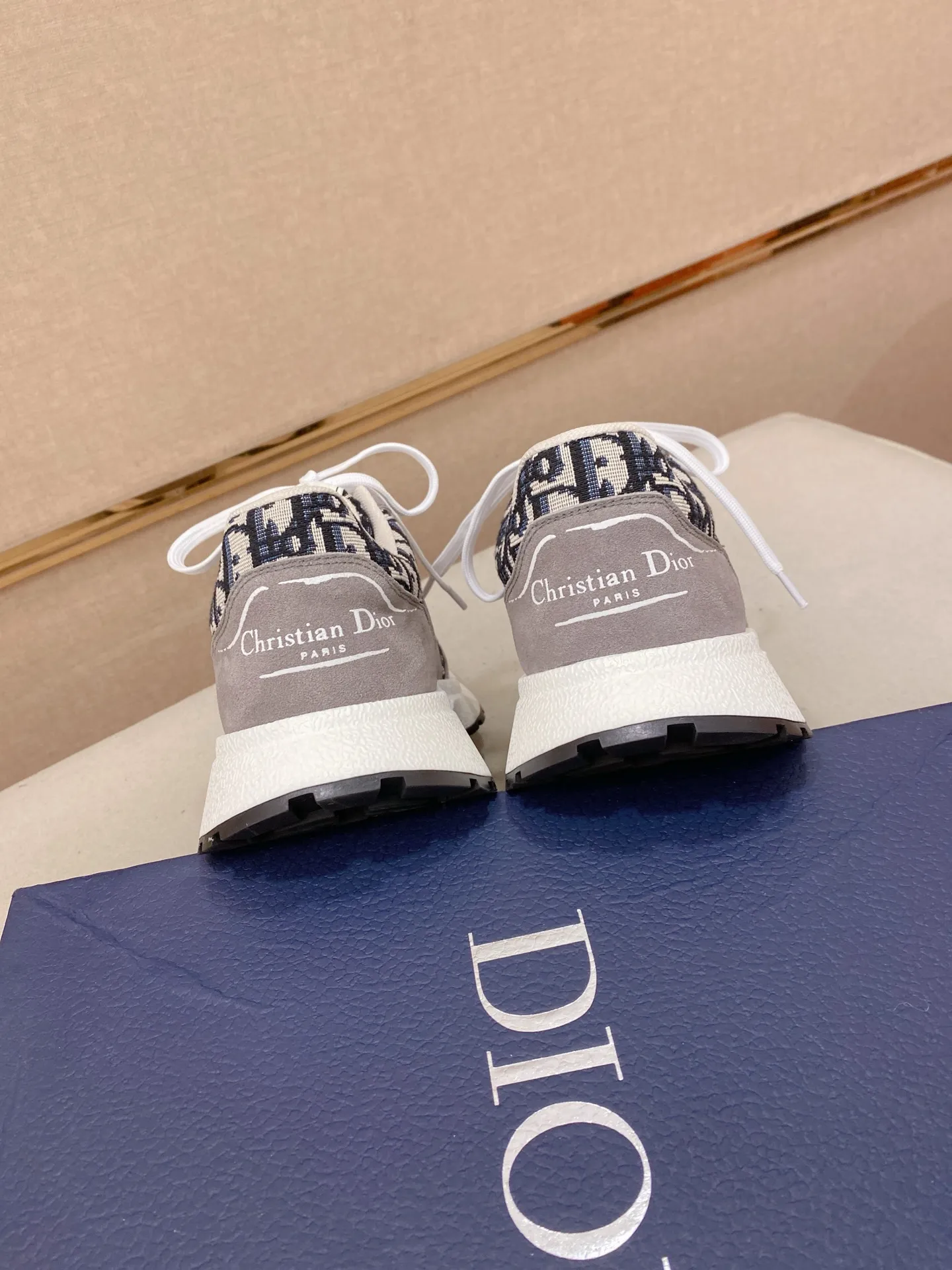 Men's shoes💰 462💰🇮🇹🇮🇹Dior d The new model is on sale at the same time at the counter. The upper 🇮🇹 is imported Italian first-layer cowhide, and the lining is fully imported sheepskin 💪💪. It is a complete 1⃣️ to 1⃣️ replica 🇮🇹💪💪, ⚠ Sole: The original sole is specially provided by the original factory. The exclusive movable molded sole is super comfortable. ⚠Original factory single goods, 🔍🔍high quality, you can enter and leave the counter at will, welcome to compare⚠. Code number: 38-44. Can be customized 45-46